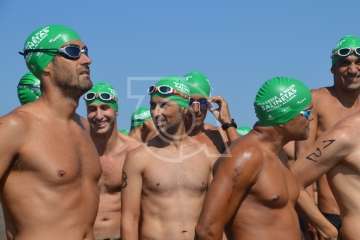  Cristo Cárdenes e Iria Otero, vencedores de la XVI Travesía a Nado de Salinetas (Foto TA)